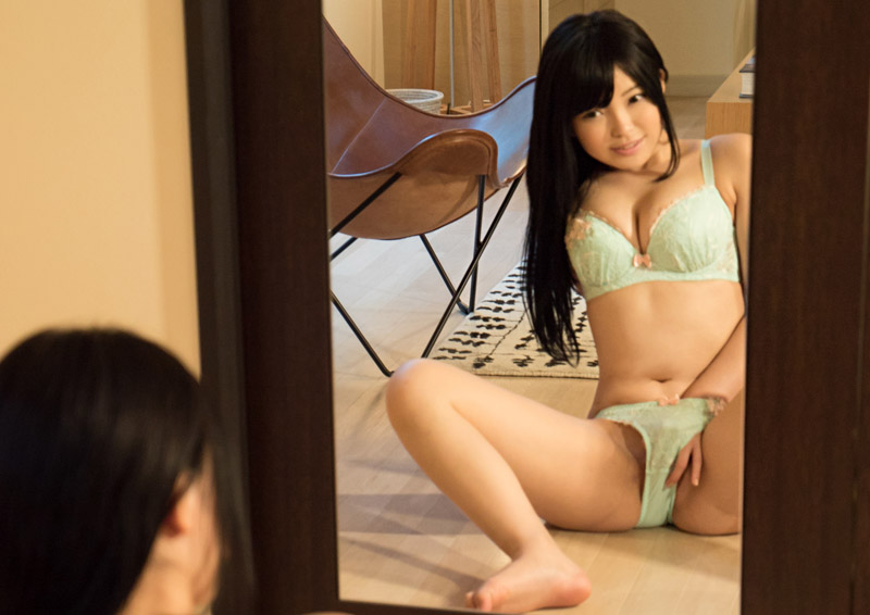 Hinata #4 鏡に映る自分に照れながらいつものオナニー